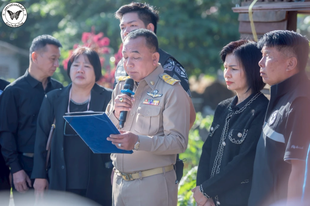 พิธีเปิดจุดจำหน่ายสินค้าพืชผักปลอดภัย พืชผักปลอดสารพิษของตำบล สันผีเสื้อ ในนาม “กลุ่มปลูกผักปลอดสารพิษตำบลสันผีเสื้อ” ภายใต้ โครงการป้องกันและควบคุมการแพร่ระบาดของโรคและแมลงศัตรูพืชโดยชีววิธี (ไบโอคอนโทรล)
