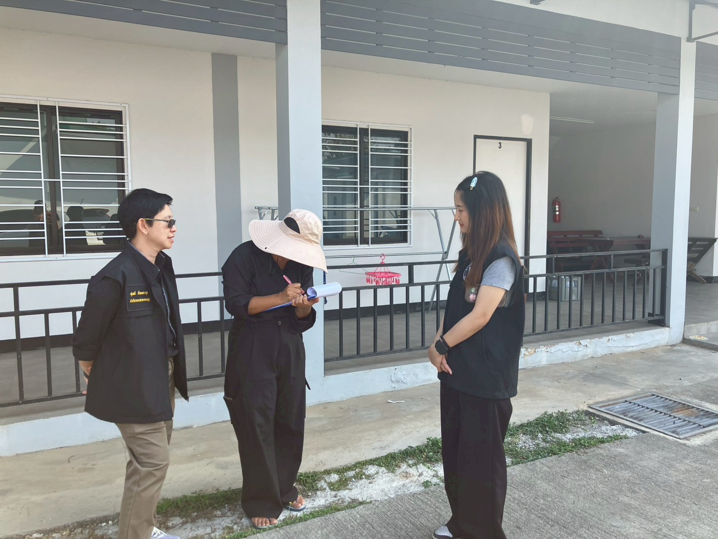 กองสาธารณสุขและสิ่งแวดล้อม ออกตรวจมาตรฐานสถานประกอบกิจการที่ขอรับและต่ออายุใบอนุญาตฯ ตามพระราชบัญญัติการสาธารณสุข พ.ศ. 2535