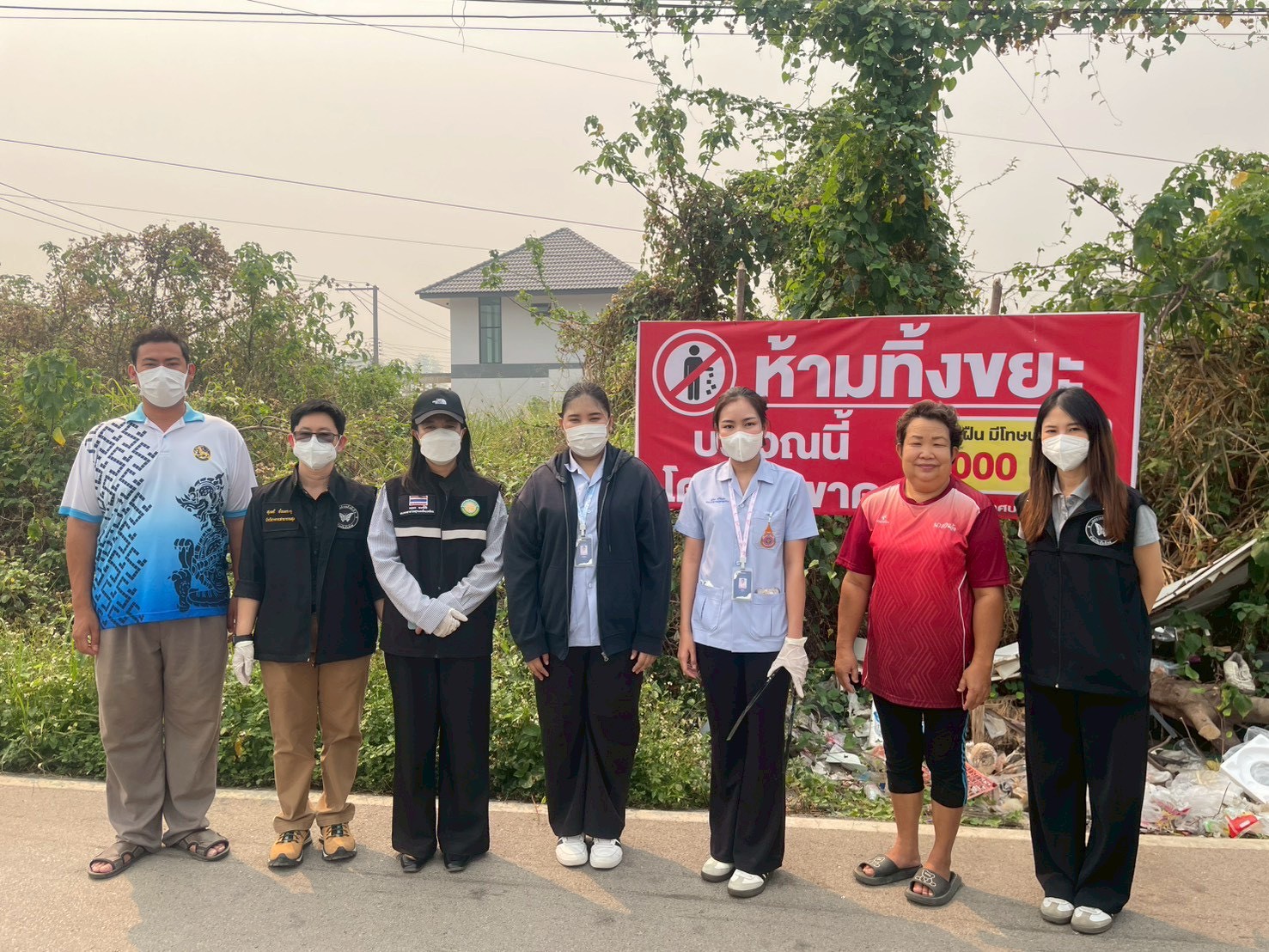 ลงพื้นที่ออกตรวจสอบเรื่องร้องเรียน กรณีการลักลอบทิ้งขยะริมถนนสาธารณะ