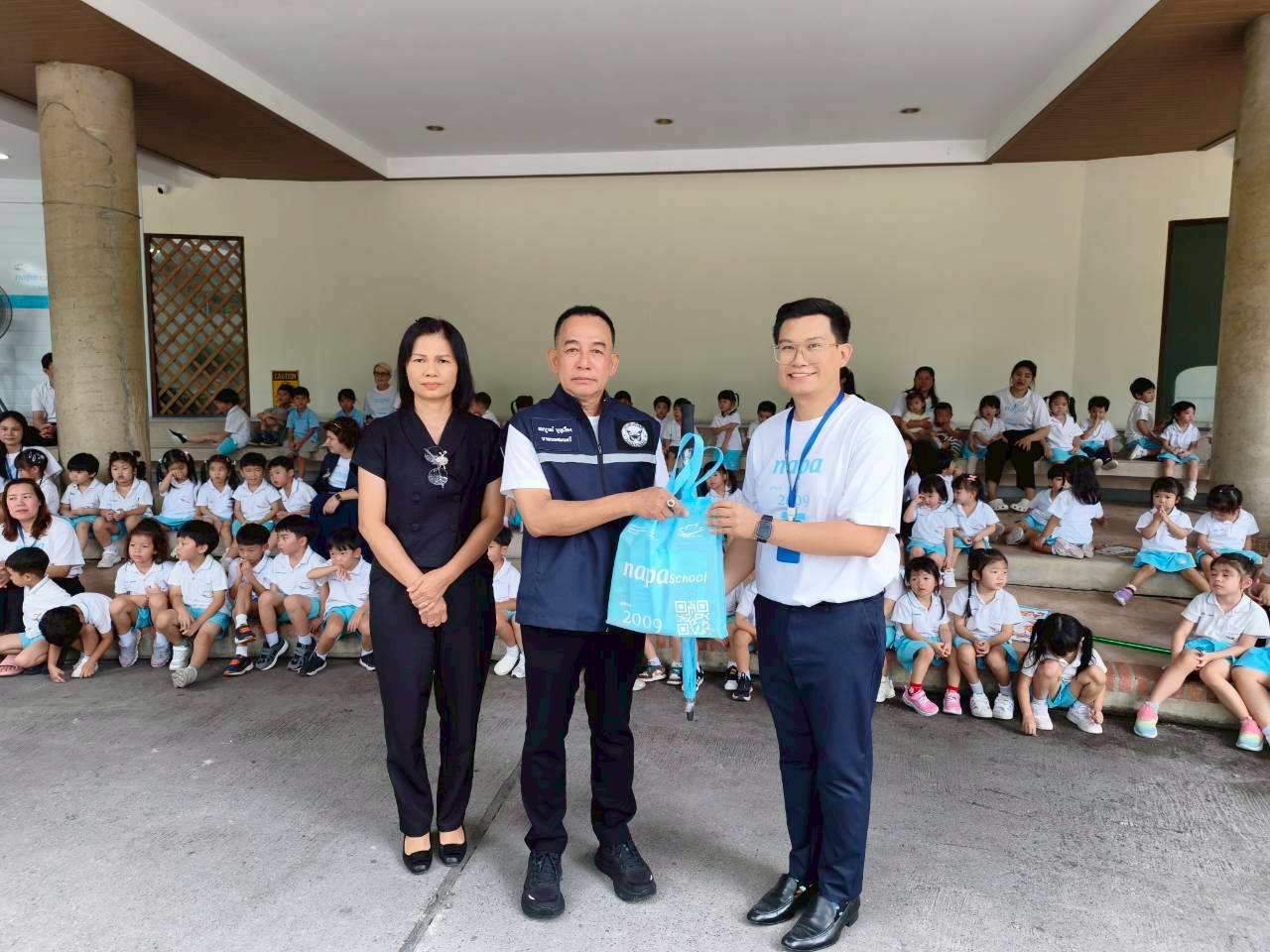 นายสมบูรณ์ บุญเรือง นายกเทศมนตรีตำบลสันผีเสื้อ เป็นประธานเปิดโครงการความปลอดภัยในโรงเรียน กิจกรรมให้ความรู้ป้องกันและระงับอัคคีภัย/อพยพการหนีไฟและแผ่นกินไหว ณ โรงเรียนนภาเชียงใหม่