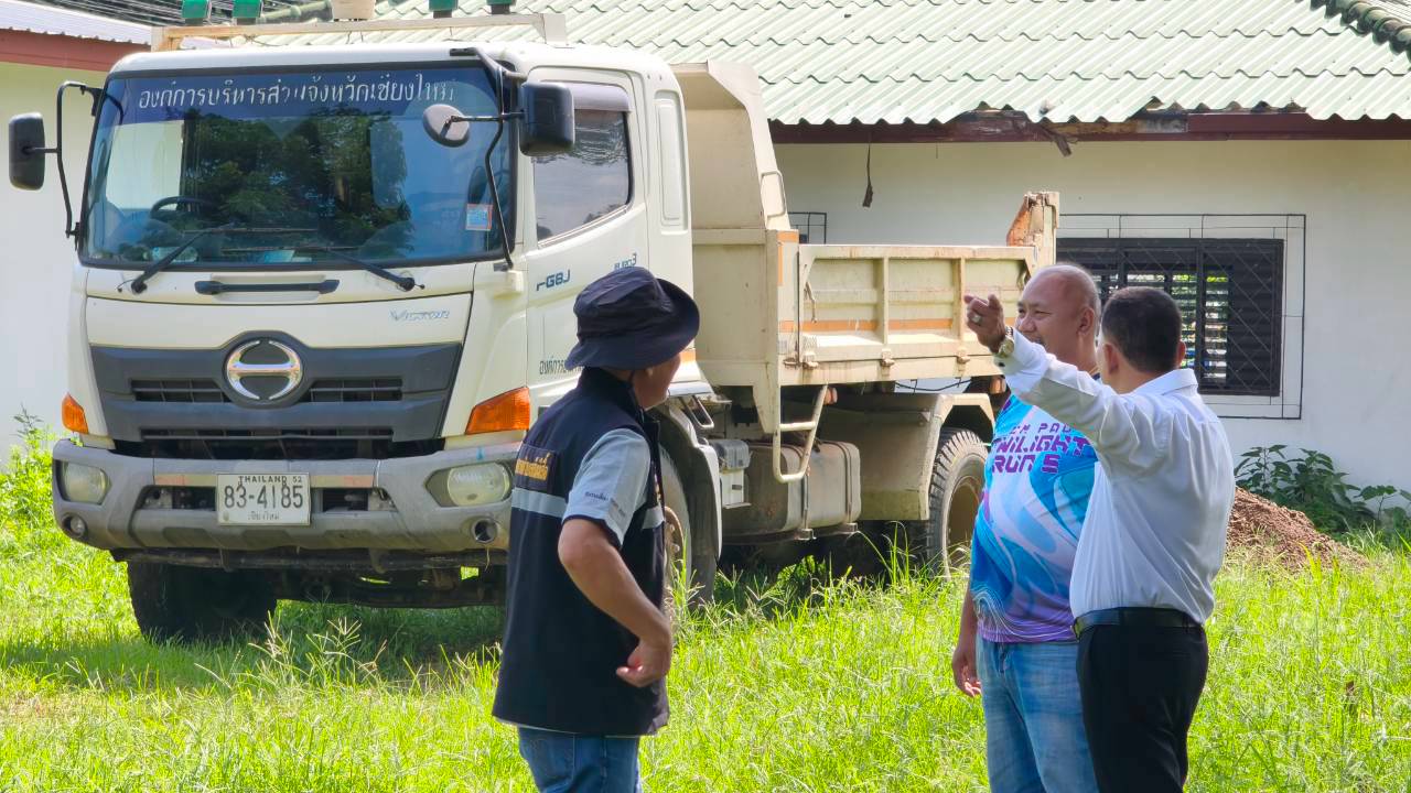 วันที่ 14 ตุลาคม 2569  นายสมบูรณ์ บุญเรือง นายกเทศมนตรีตำบลสันผีเสื้อ พร้อมด้วยคณะผู้บริหาร ลงพื้นที่ติดตามการดำเนินงานการปรับปรุงภูมิทัศน์บริเวณพื้นที่หน้าวัดท่าหลุก หมู่ที่ 7 ต.สันผีเสื้อ โดยได้รับการสนับสนุน รถบรรทุกหกล้อ จากองค์การบริหารส่วนจังหวัดเชียงใหม่
